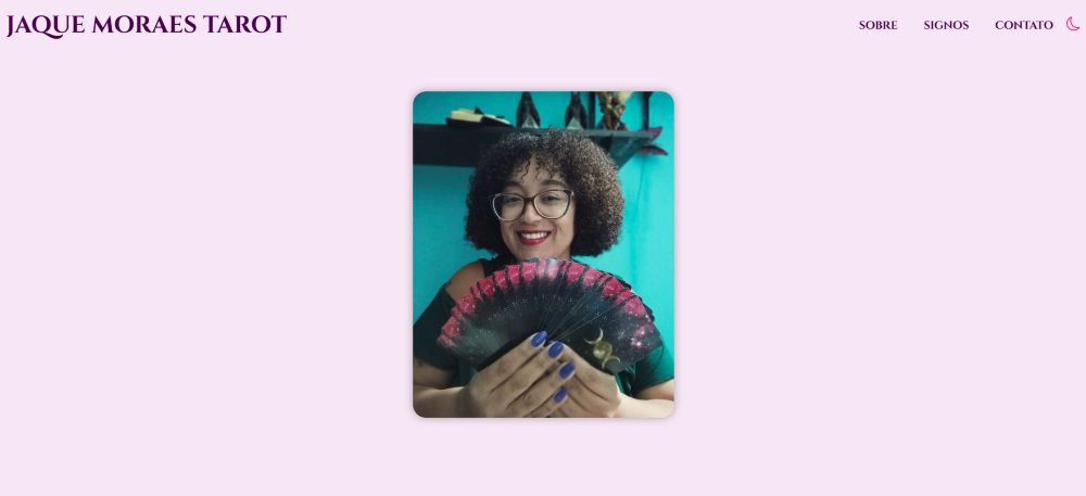 Versão mobile do site Jaque Moraes Tarot, criada para o meu portfólio.